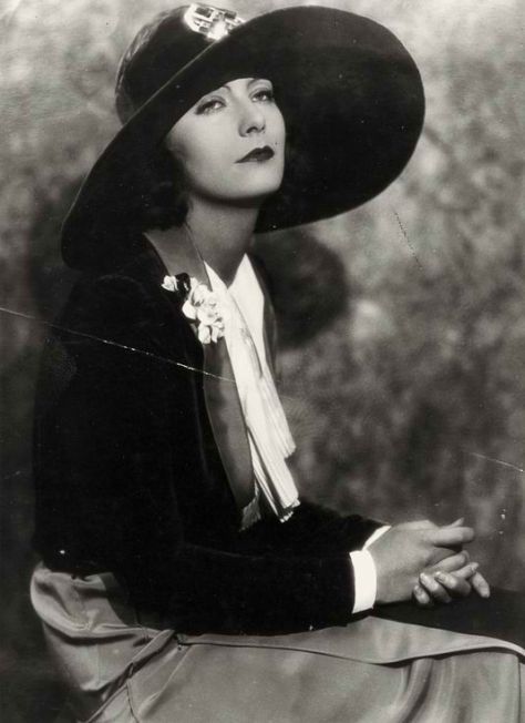 anna  karenika  gkarbo